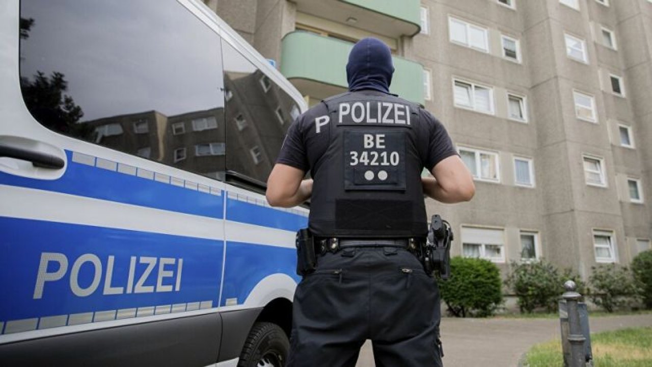 Irkçı Saldırı Bitmiyor! Almanya'da Polis Şiddeti!
