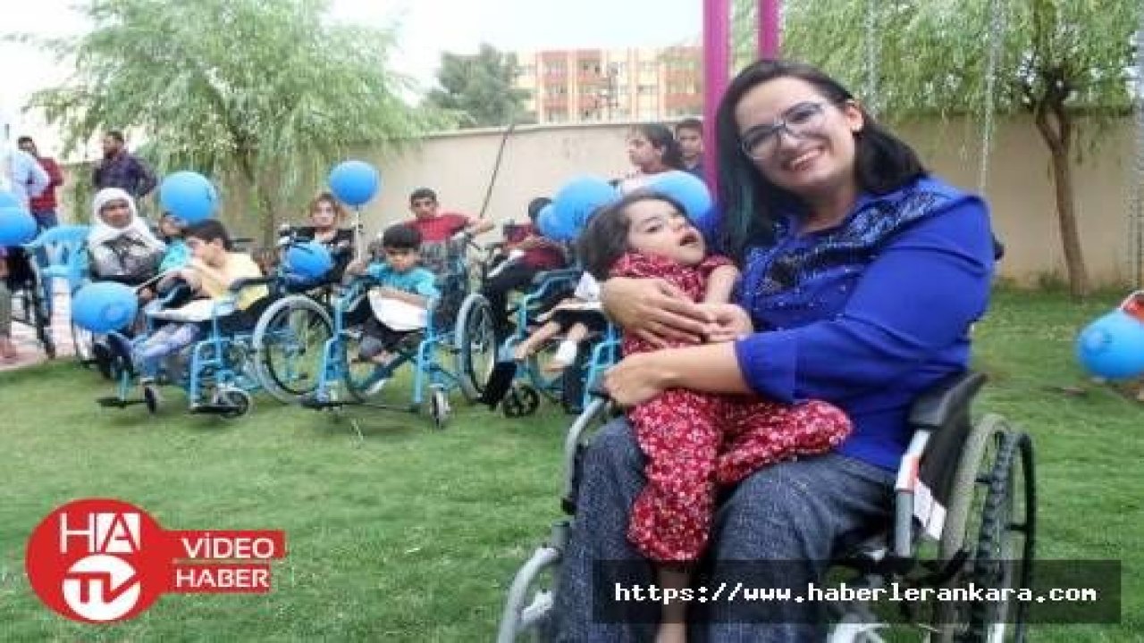 Engelli Gamze Elibol, 72 engelliye tekerlekli sandalye hediye etti