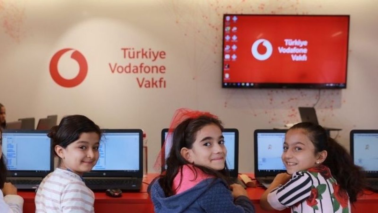 Vodafone'dan Kız Çocuklarına Destek! Geleceğin Yazılımcılarını Hazırlıyorlar!