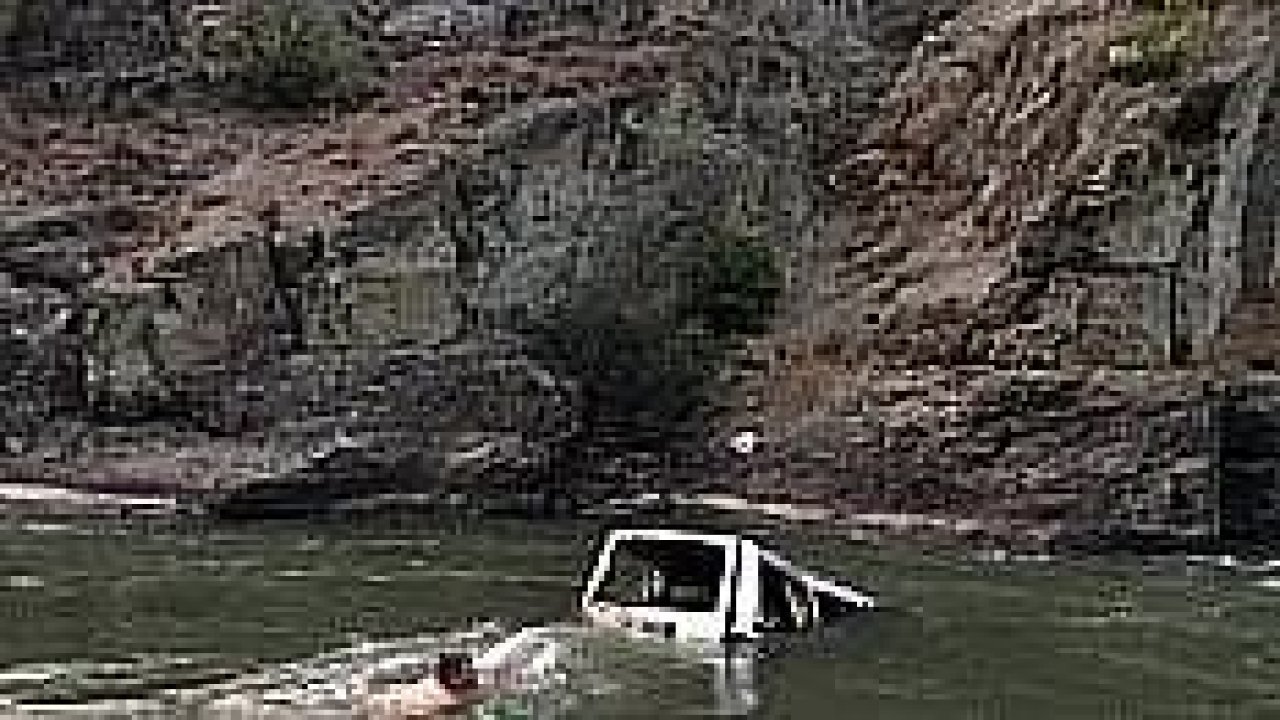 Kamyonet Çoruh Nehri’ne uçtu: 1 ölü, 3 yaralı