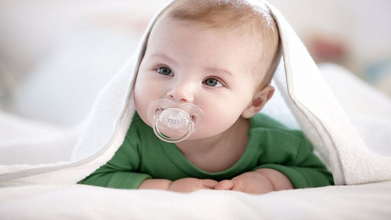 Bebekler de Emzik Kullanımının Dişlere Etkisine Dikkat !