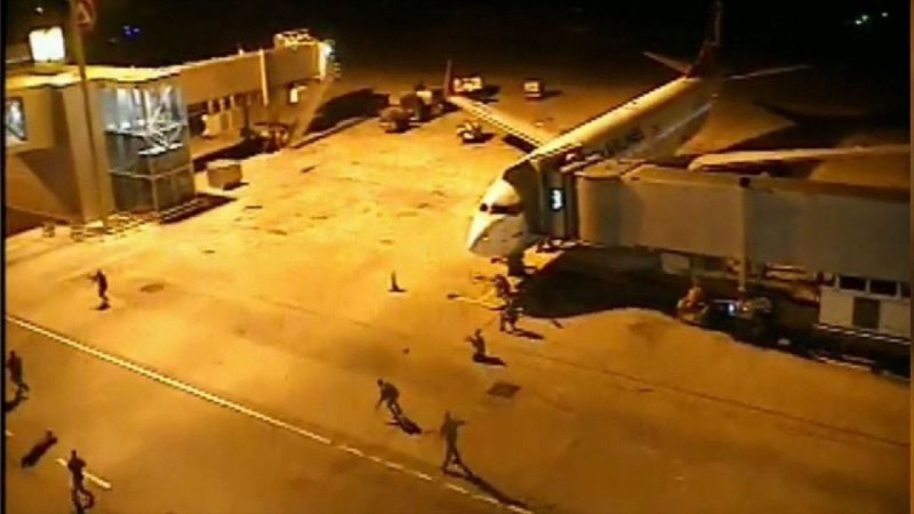 FETÖ'nün Atatürk Havalimanı'nı İşgal Girişiminin Yeni Görüntüleri Ortaya Çıktı