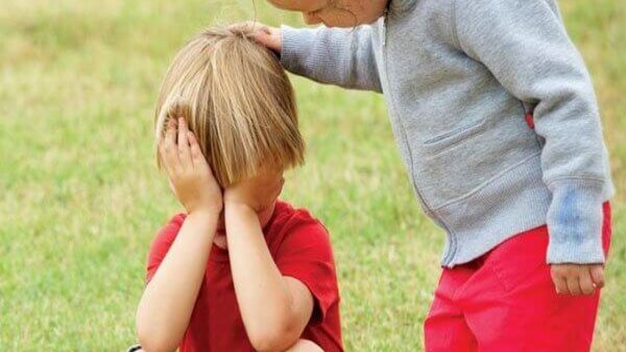 Çocuğa empati yapmayı öğretebilirsiniz