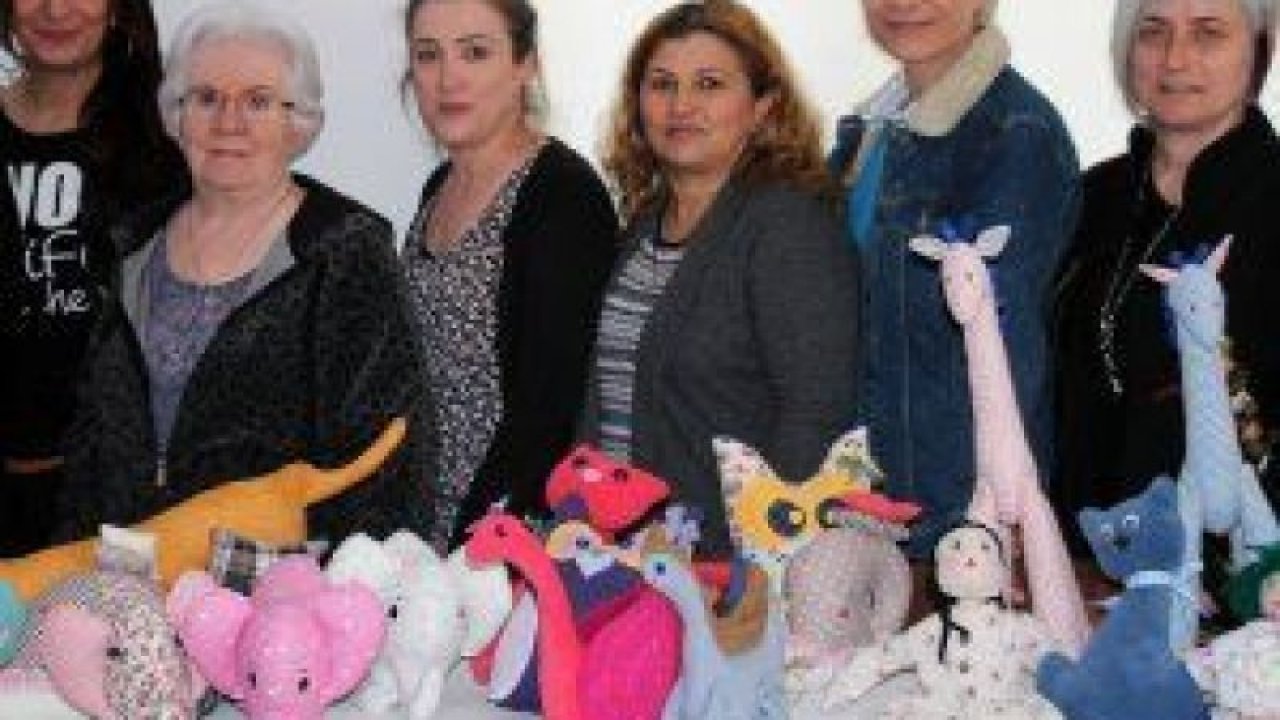 Çankaya Evleri kursiyerlerinden LÖSEV'e bez bebek hediyesi
