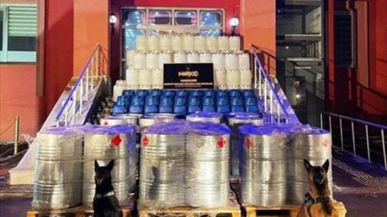 Bakan Soylu Açıkladı! Hakkari'de 7 ton 420 kilo asetik anhidrit ele geçirildiğini bildirdi