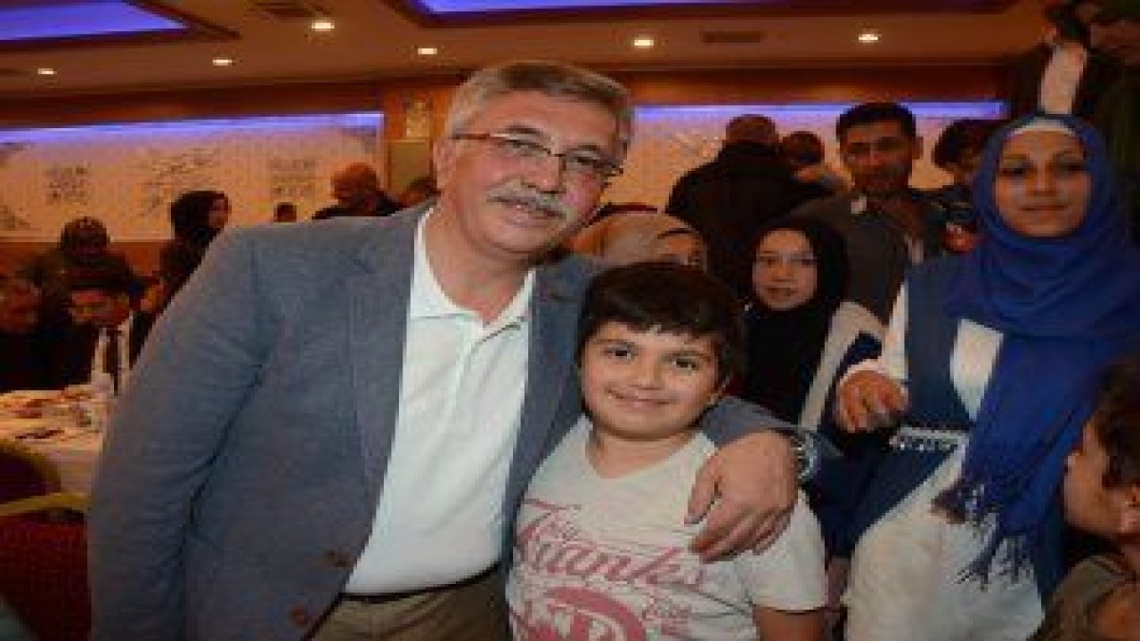 Selçuk Çetin, Tebessüm Çarşısına kayıtlı 1000 kişiyi iftarda ağırladı