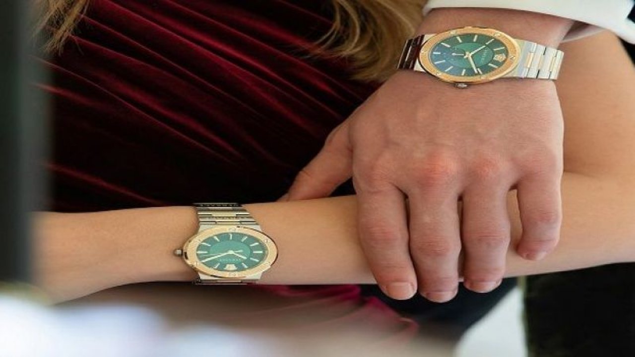 Saat Tutkunkarına Versace Yeter! Adeta Bir Mücevher Gibi