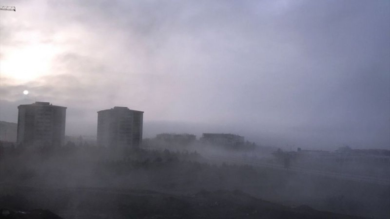 Kırıkkale'de yoğun sis etkili oldu! Kırıkkale-Ankara Yolunda Görüş Mesafesi Düştü...