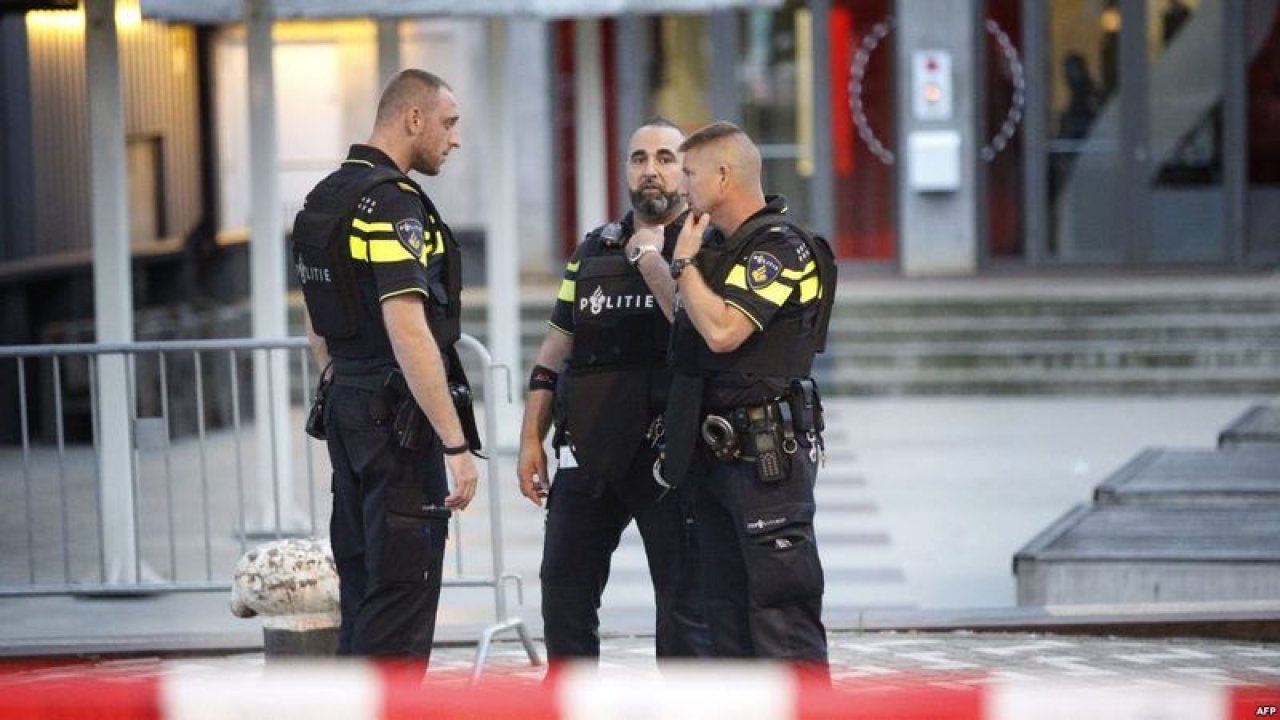 Hollanda polisinden Türklere ırkçı saldırı! Bir Türk daha azaldı