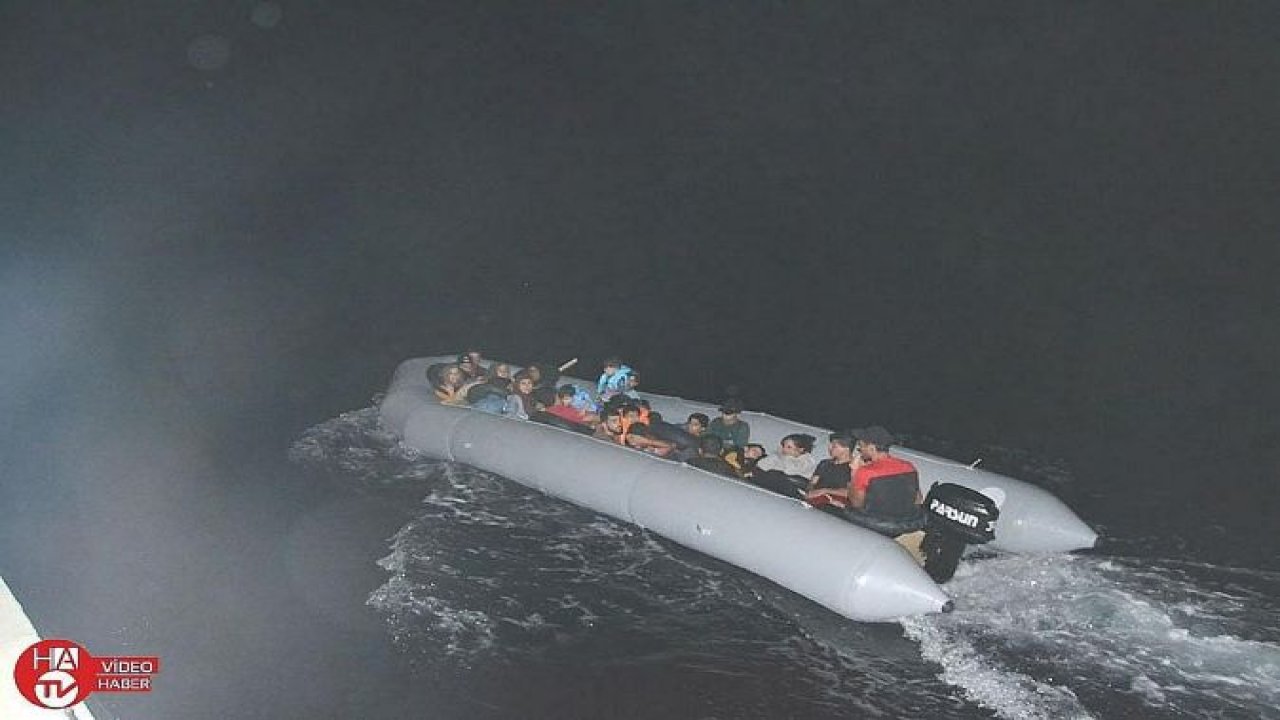 Sisam adasına kaçmaya çalışan düzensiz göçmenleri sahil güvenlik helikopteri yakaladı