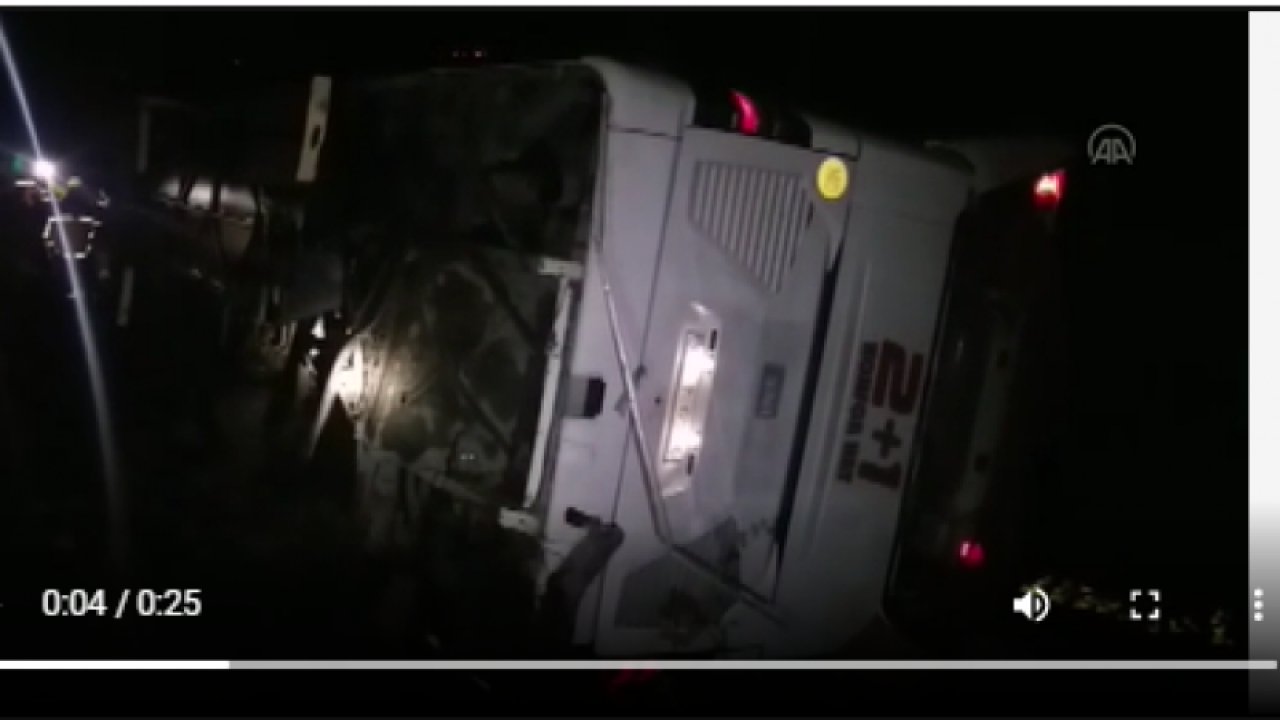 Son Dakika: Sivas'ta yolcu otobüsü devrildi: 39 yaralı