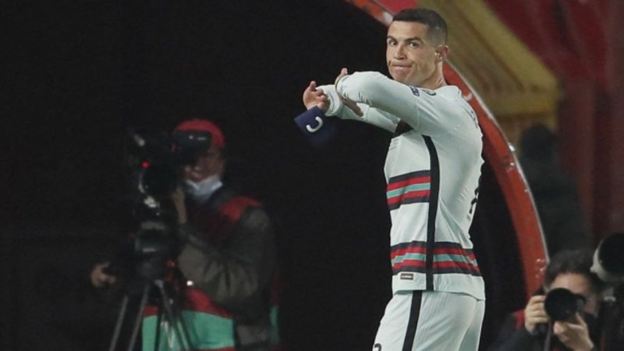 Ronaldo Sinirlendi ve Yere Attı! Tam 64 Bin Avroya Alıcı Buldu!