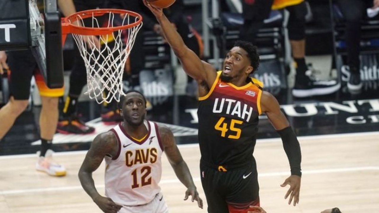 NBA'de Utah Jazz Rüzgarı Devam Ediyor! Evinde Peş Peşe 21. Galibiyete Ulaştı