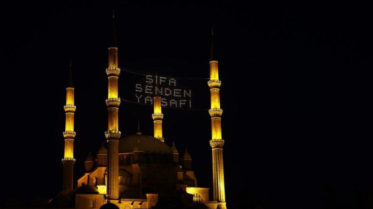 Selimiye Camisi'ne asılan "Şifa senden ya Şafi" yazısı geceyi aydınlattı