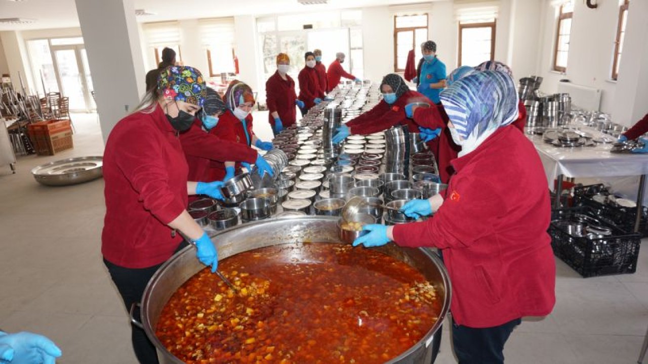 Beypazarı Belediyesi, Ramazan ayı boyunca günlük 400 haneye sıcak yemek dağıtımı yapıyor