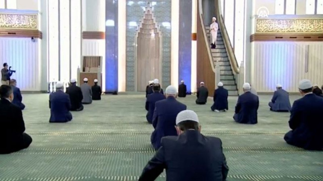 Camilerde Cuma Namazı Kılınacak Mı? 16 Nisan Cuma Ankara’da Camiler Açık Mı?