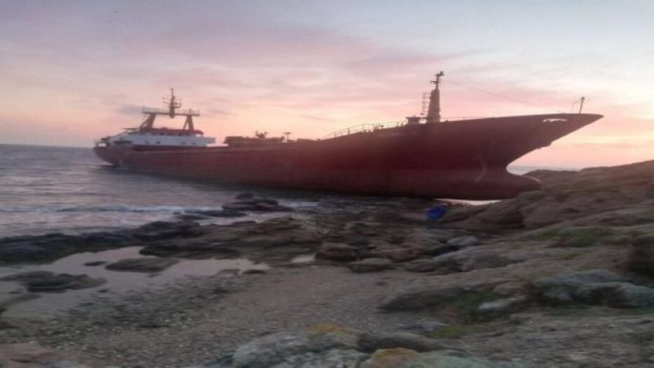 70 Metre Uzunluğundaki Kargo Gemisi Çanakkale'de Karaya Oturdu!