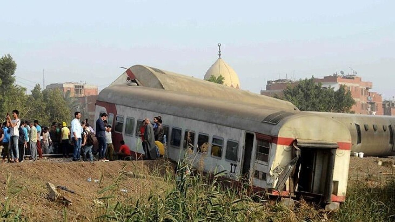 Mısır'da korkunç tren kazası! Ölü sayısı 23'e yükseldi