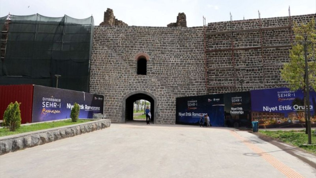 Diyarbakır'ın tarihi "Küpeli Kapısı" 6 yıl sonra restorasyonla geçişlere açıldı