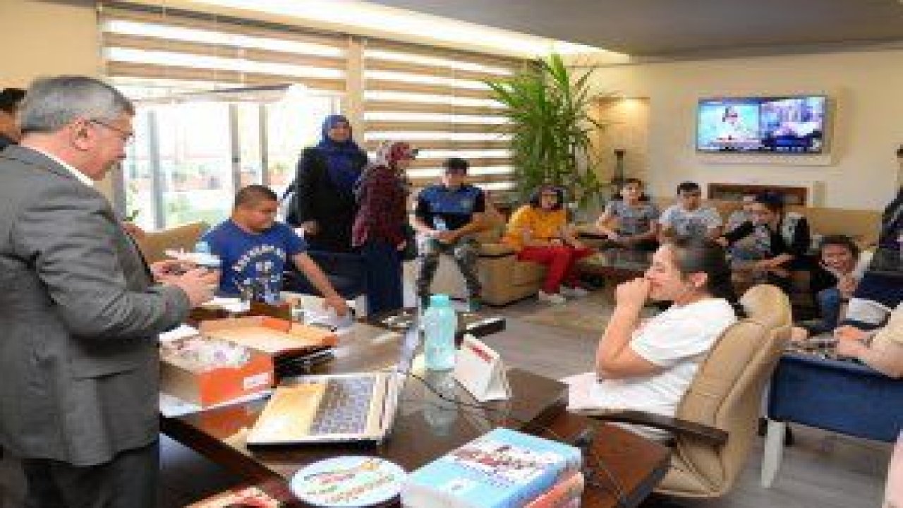 Pursaklar İMKB Mesleki ve Teknik Anadolu Lisesi özel çocukları Selçuk Çetin’i ziyaret etti