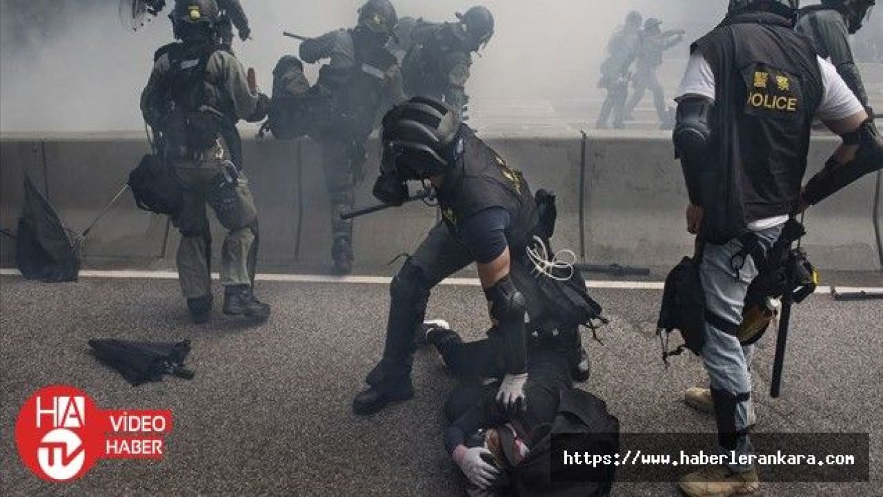 Hong Kong'da polisin vurduğu genç, saldırı ve isyanla suçlanıyor