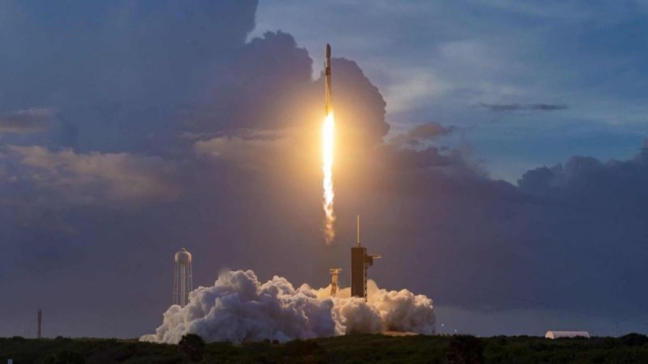 Yıldız Savaşları Gününe Özel Fırlatma! SpaceX Starlink Uydularını Uzaya Gönderdi!
