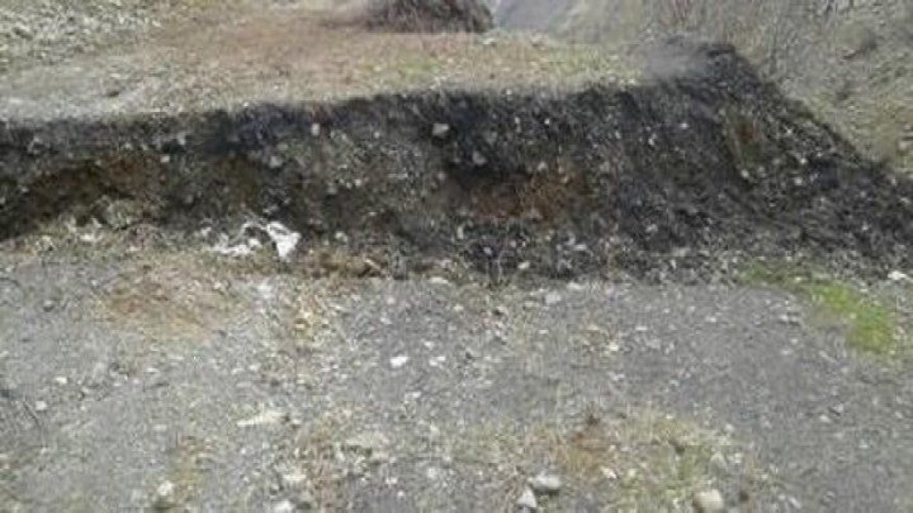 Hakkari Çukurca’da Heyelan Sonucu 15 Ev Boşaltıldı