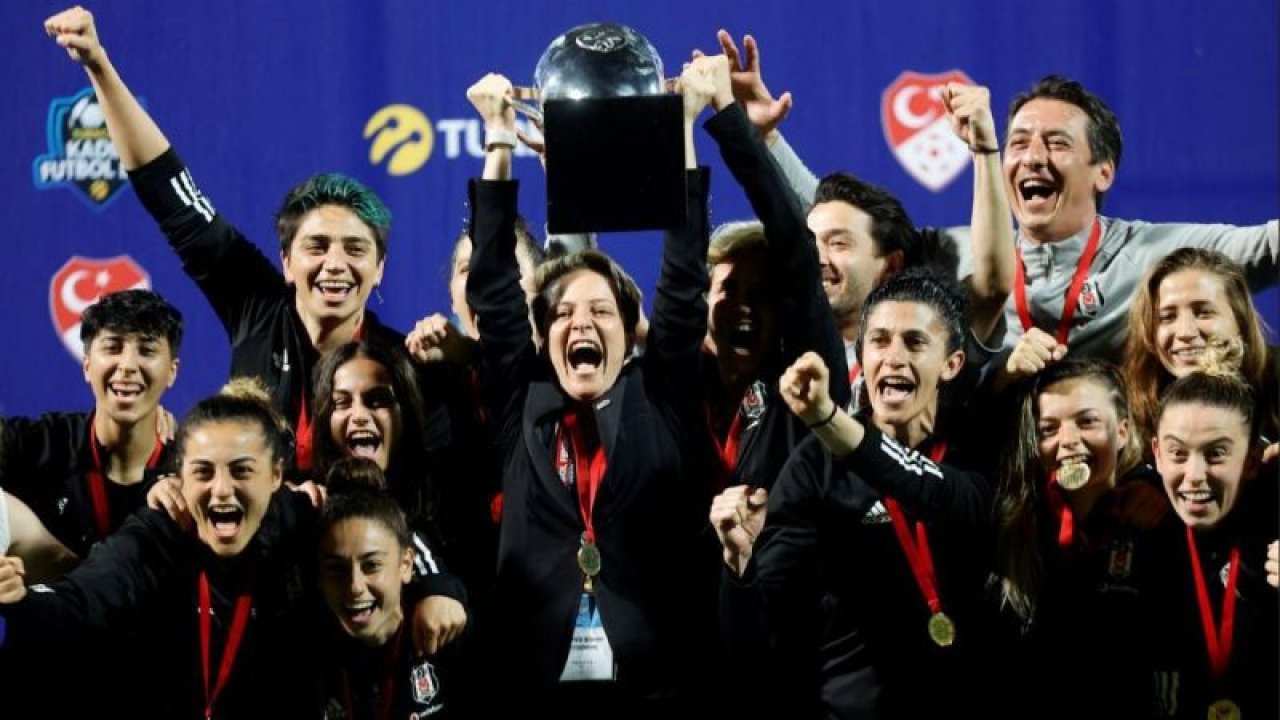 Turkcell Kadın Futbol Ligi'nde kupa töreni yapıldı