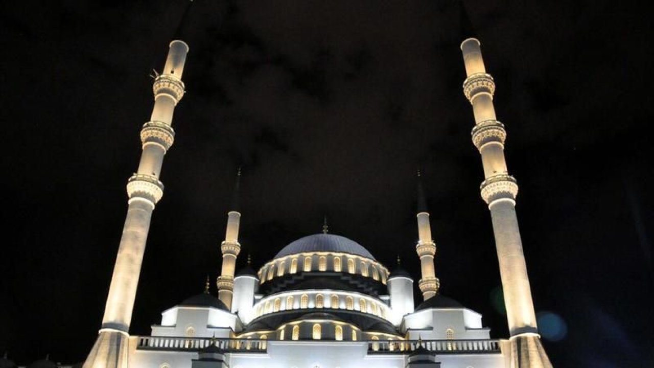 Ankara Kocatepe Camisi'nde Kadir Gecesi'ne özel program yapıldı