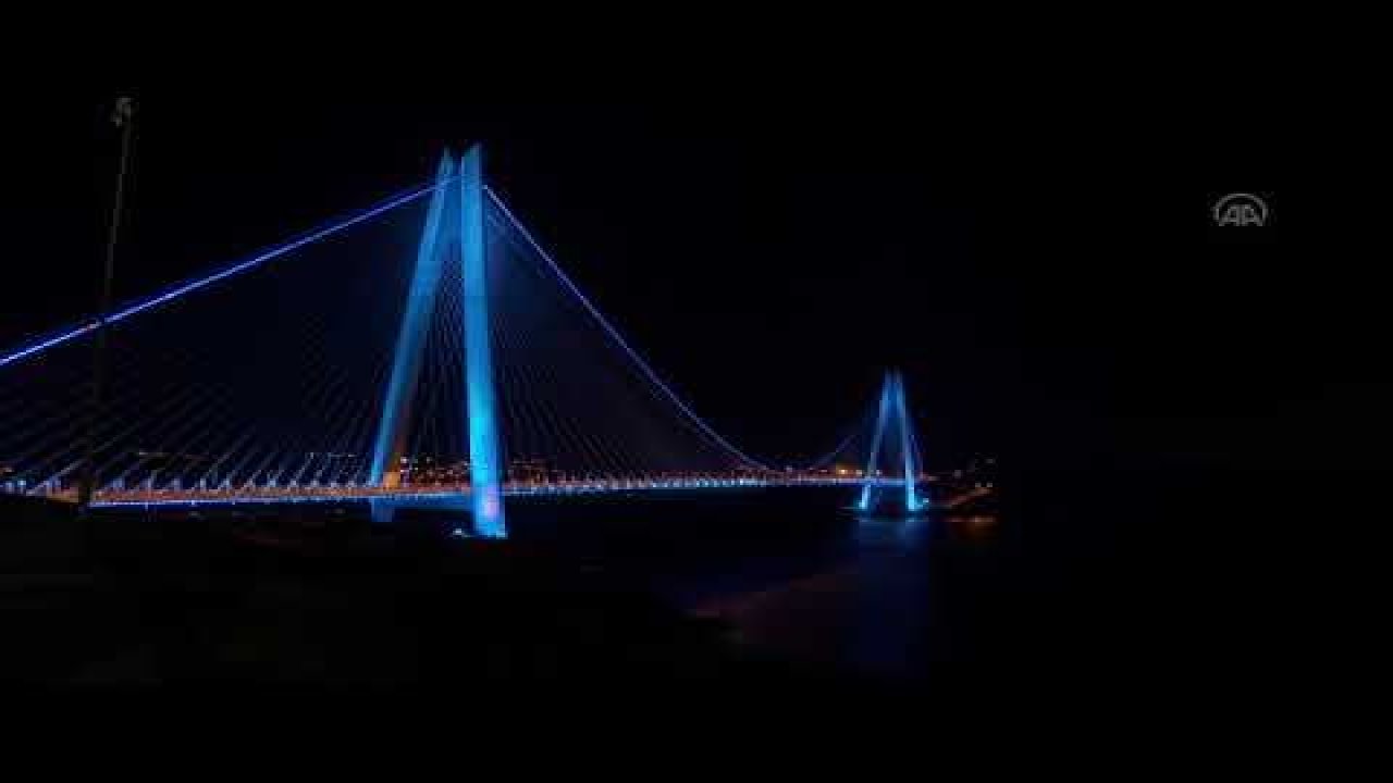 İstanbul'un köprüleri "Engelliler Haftası" için mavi renkle aydınlatıldı
