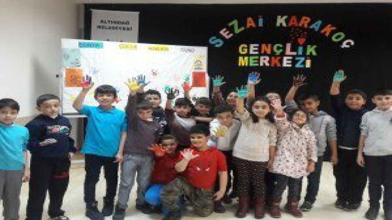 Altındağ Belediyesi’ne bağlı Karapürçek Sezai Karakoç Gençlik Merkezi öğrencileri, “Çocuk Hakları” ile ilgili etkinlik düzenledi