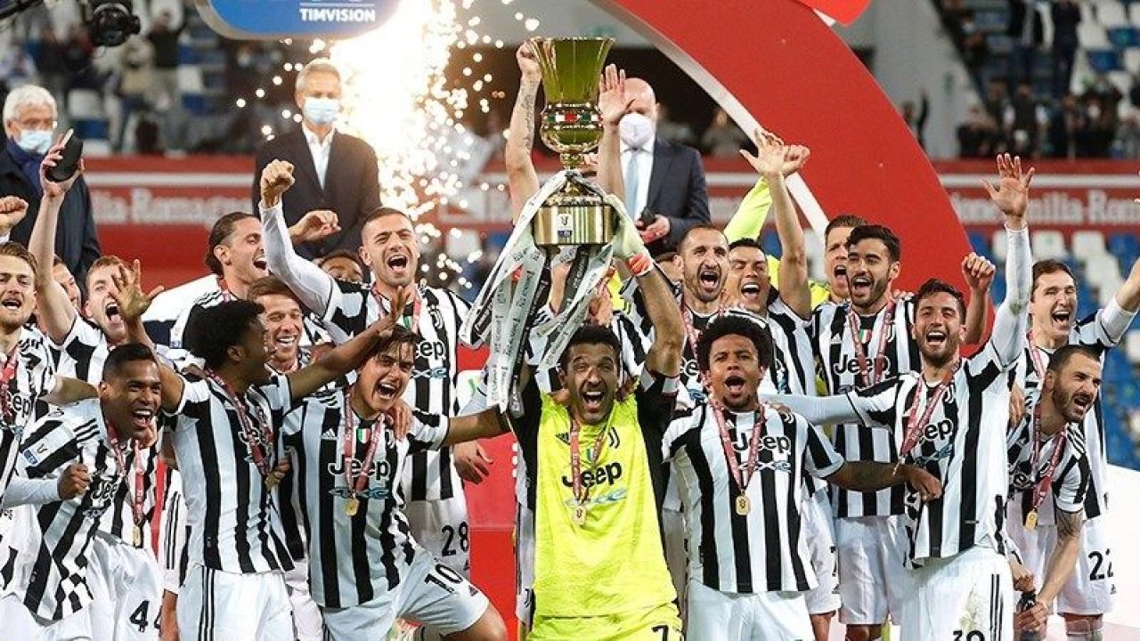 Avrupa Süper Kupasının Tartışılan İsmi! Juventus Kupayı Kaldırdı!