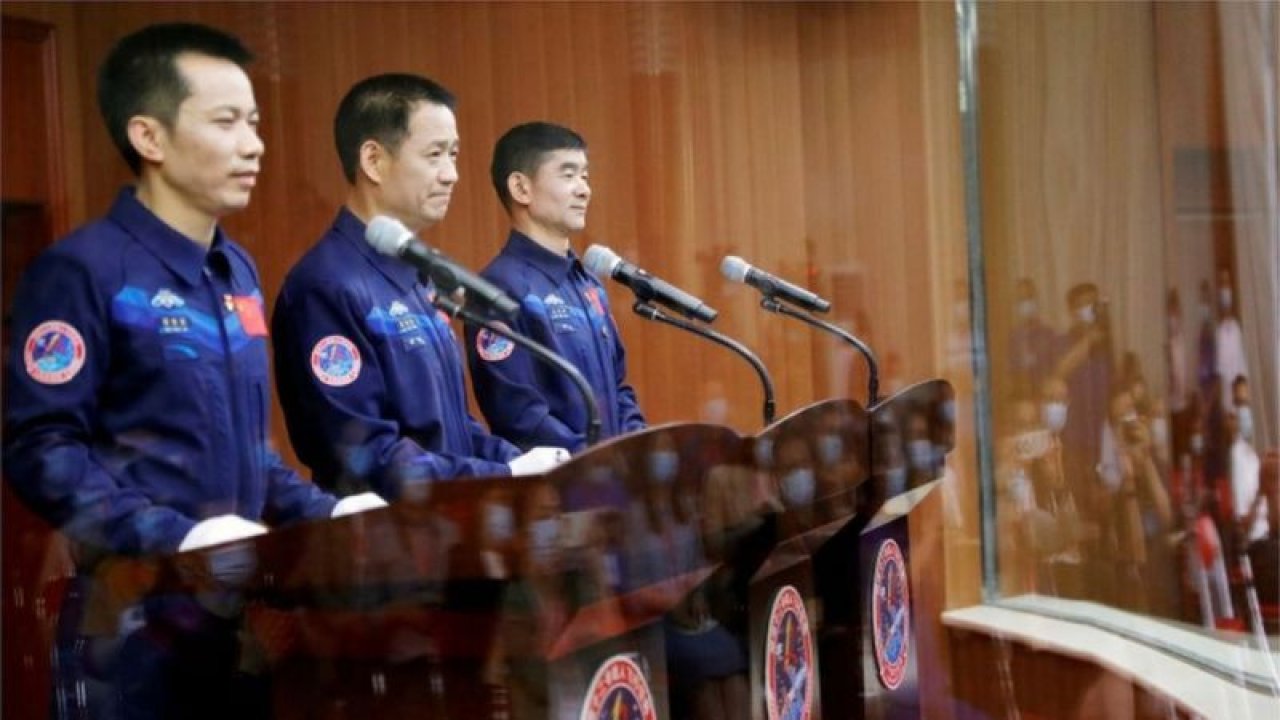Çin’in Yeni Uzay İstasyonuna İlk Astronotlar Gönderildi
