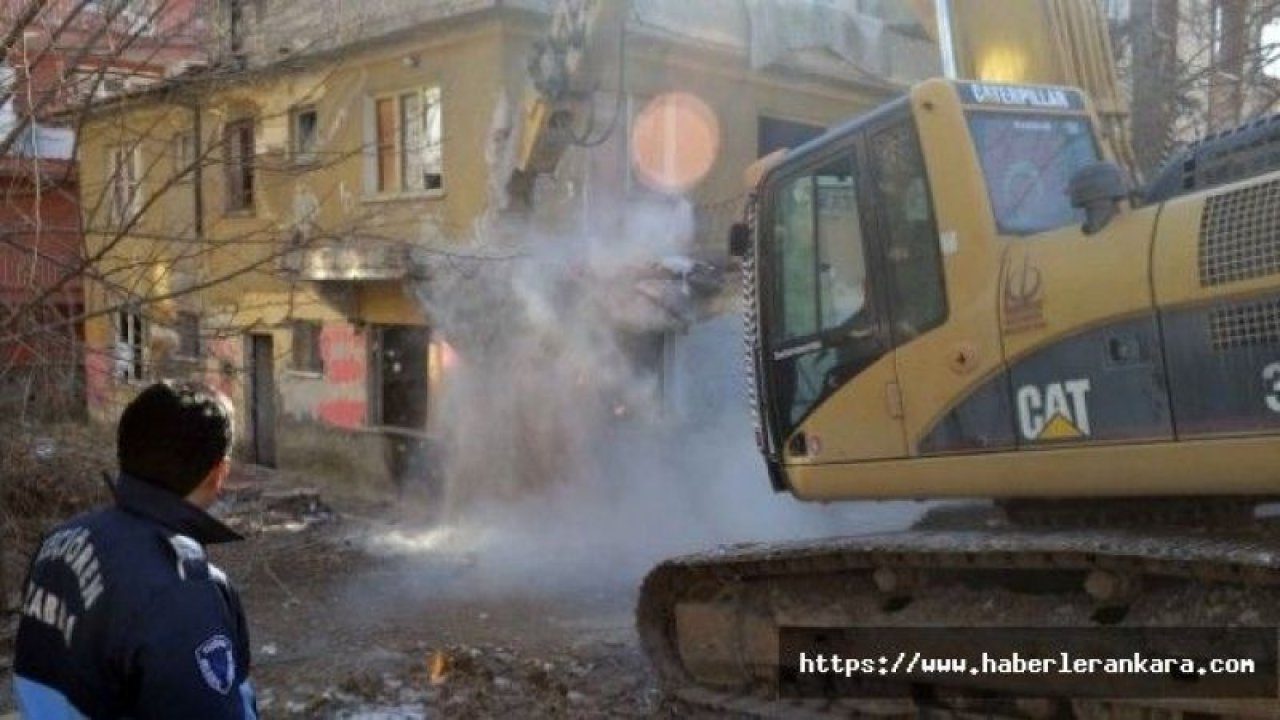 Keçiören'de metruk bina yıkımı