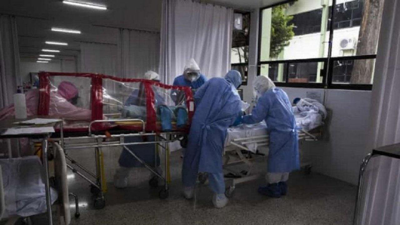 Meksika'da Artan Koronavirüs Vakalarının Ardından Hastanelerde Yer Kalmadı