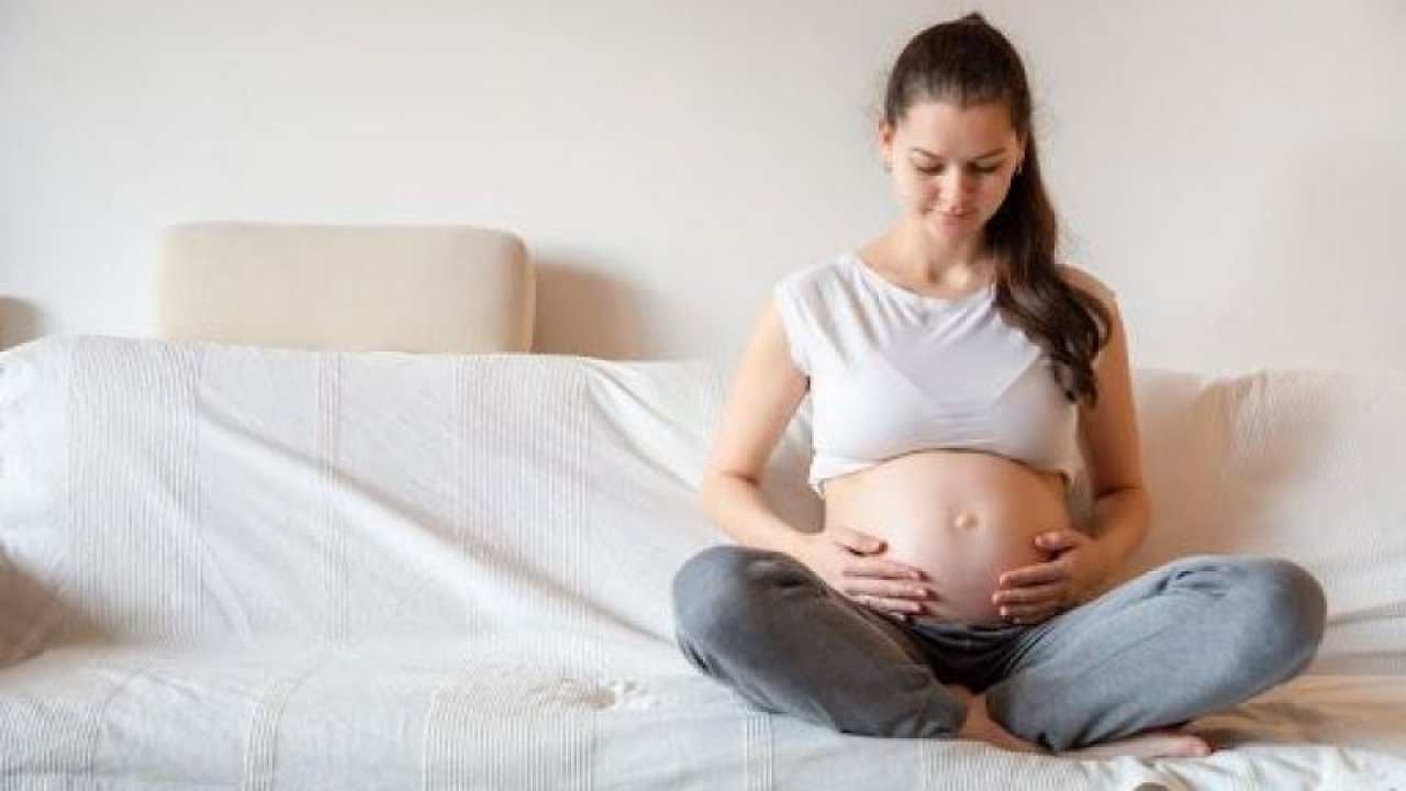 Hamileyken Nasıl Yatılır? Bebek Hangi Pozisyonda Mutlu Olur, Rahat Eder?