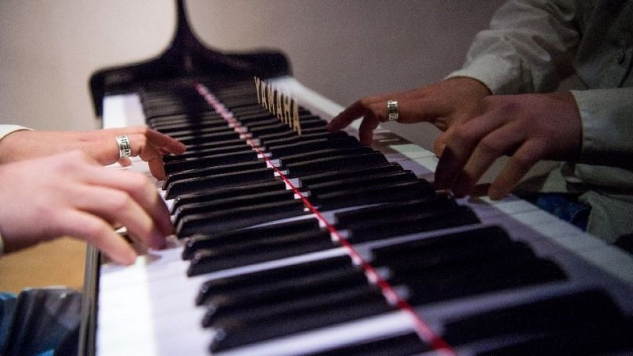 Piyaniste piyano çalma cezası