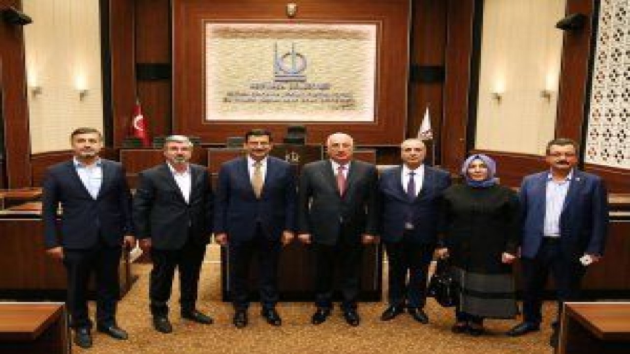 Azeri Heyet Mustafa Ak’ı makamında ziyaret etti