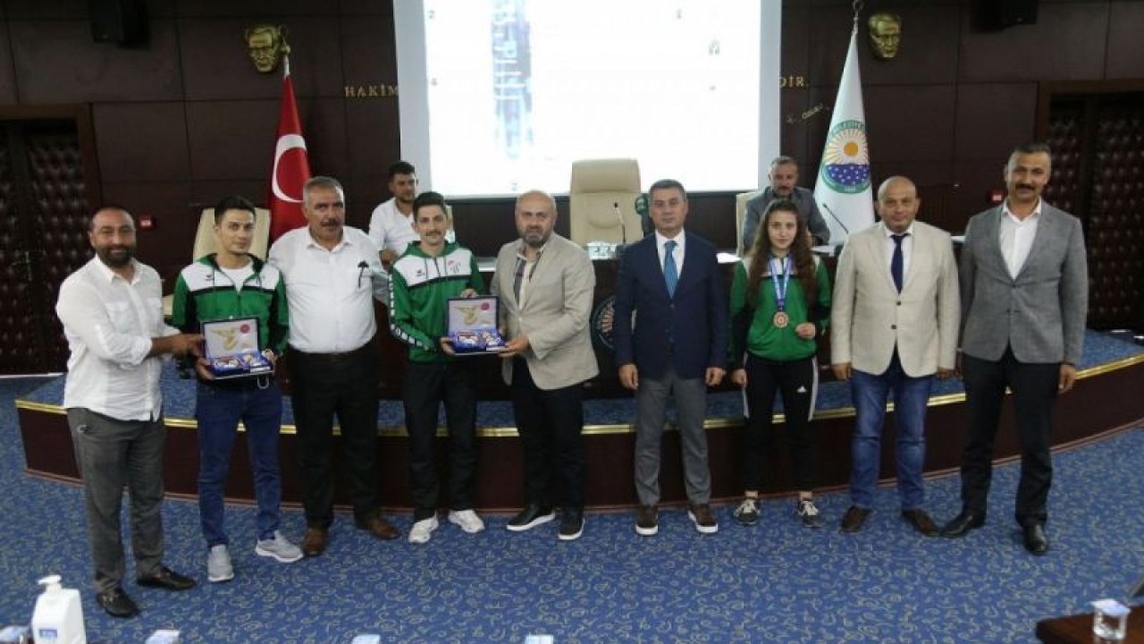Türkiye Kick Boks Şampiyonu Olan İremsu, Başkan Şimşek ile Bir Araya Geldi