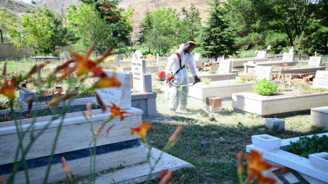 Ankara'da Mezarlıklar Bayrama Hazırlanıyor