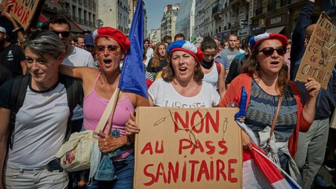 Fransa’da Hükümetin ‘Aşı’lı Tedbirlerine Kundaklamalı Protesto