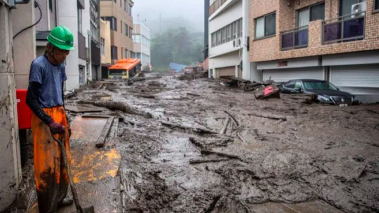 Japonya'da da Şiddetli Yağış Sel ve Heyelana Yol Açtı