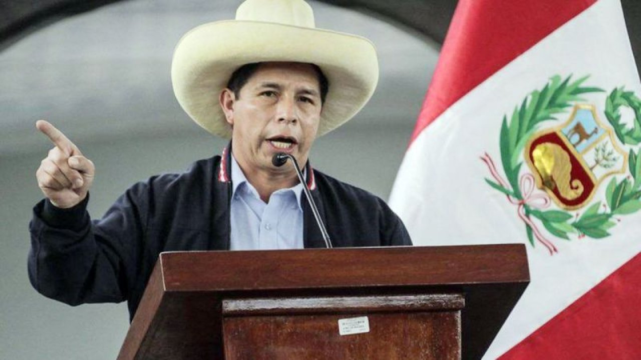 Peru'da Yapılan Devlet Başkanlığı 2.Tur Seçimini Pedro Castillo Kazandı