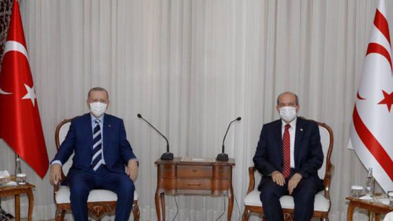 KKTC’de Cumhurbaşkanı Ersin Tatar, Cumhurbaşkanı Recep Tayyip Erdoğan İle Bir Araya Geldi