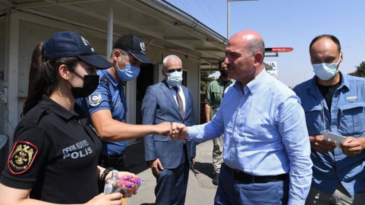 İçişleri Bakanı Süleyman Soylu, Kilis’te Uygulama Noktasında Polislerle Bayramlaştı