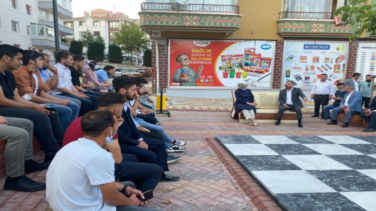 Başkan Ertuğrul Çetin Mehmet Akif Ersoy Okuma Parkı’nda Gençlerle Buluştu