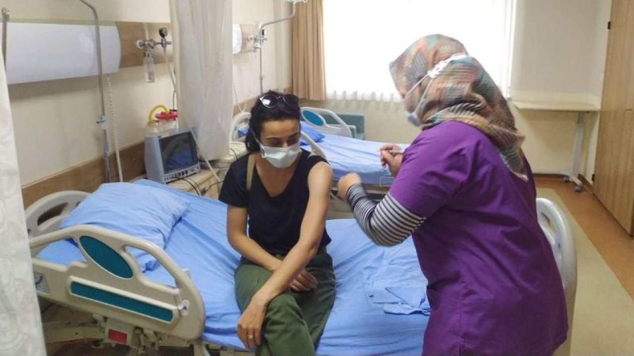Sağlık Bakanı Fahrettin Koca, 1 Milyonuncu Aşıyı Paylaştı