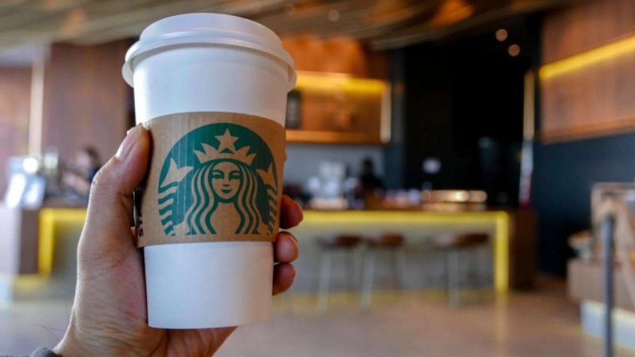 Starbucks Bu İşten Zararlı Çıkacak! Kahve Severler Bitcoin Üretmeye Başladılar! İşte O Görüntüler...