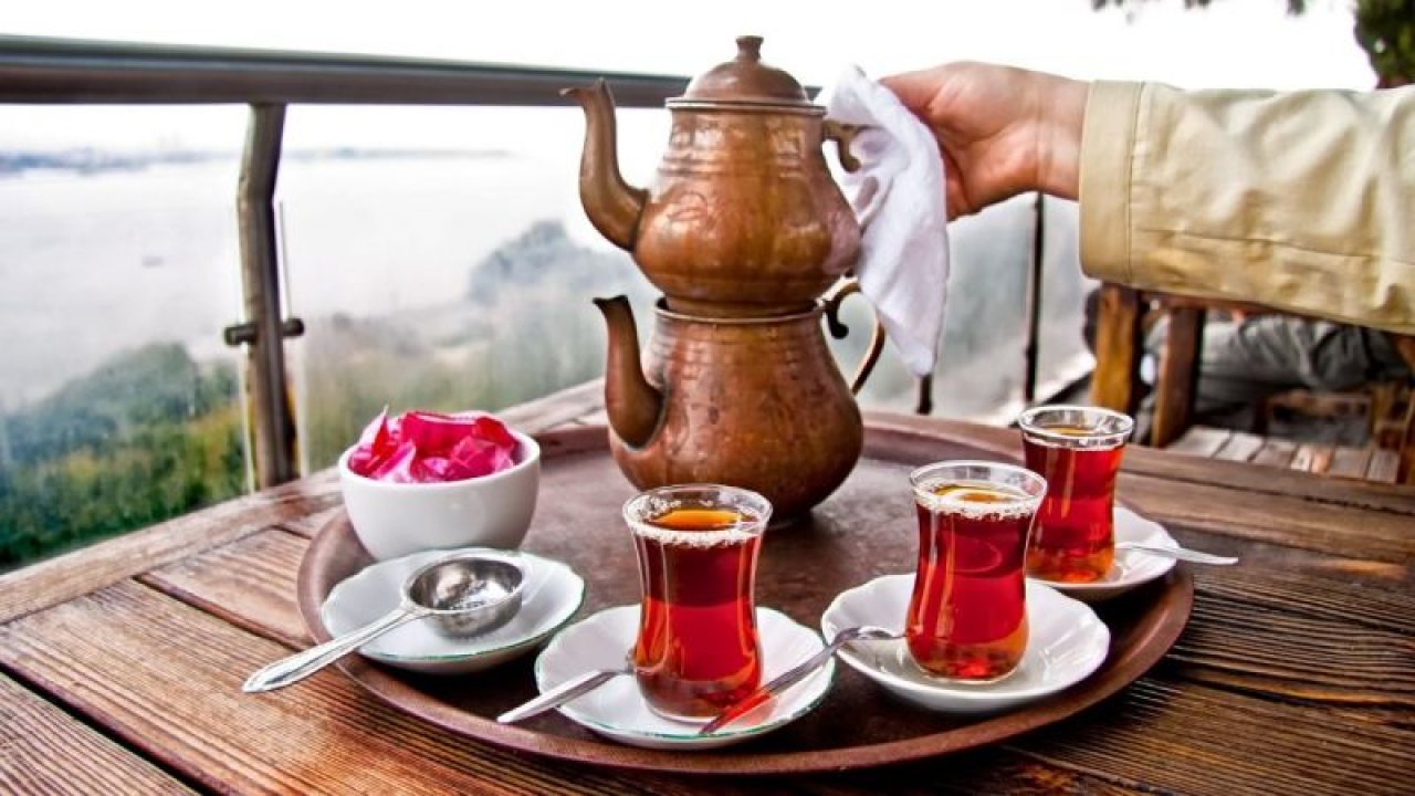 En Güzel Çay Nasıl Demlenir? Çay Demlerken Ne Kadar Çay Konur? Çayın Acı Olmaması İçin Ne Yapmak Lazım?