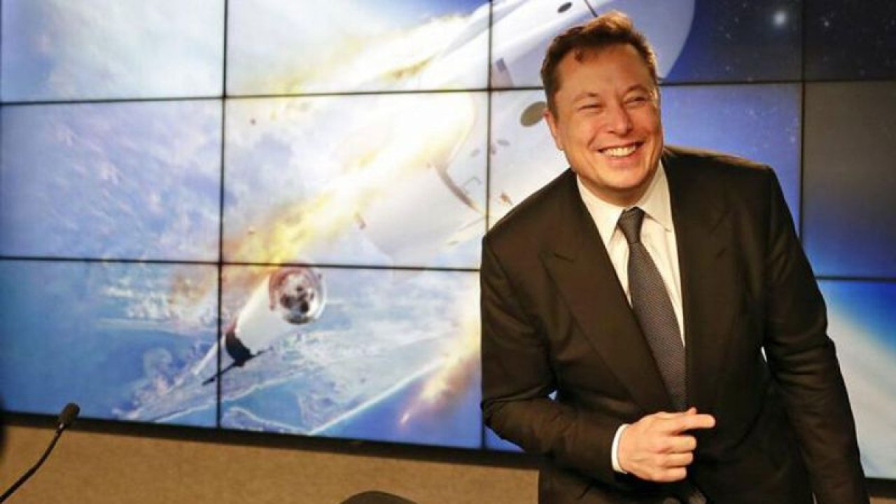 Elon Musk'dan Dev Hamle! Elon Musk, Uzayda ‘Reklam’ İşine Girecek!